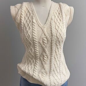 NWT Aran Woolen Mills Elegant Cream V-Neck Cable Knit Sweater 100% Merino Wool S